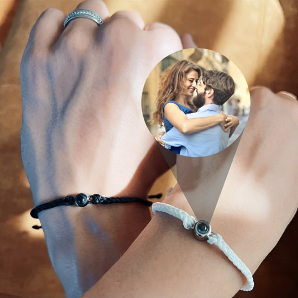 Pulseira com Foto Projetada e Fio Ajustável